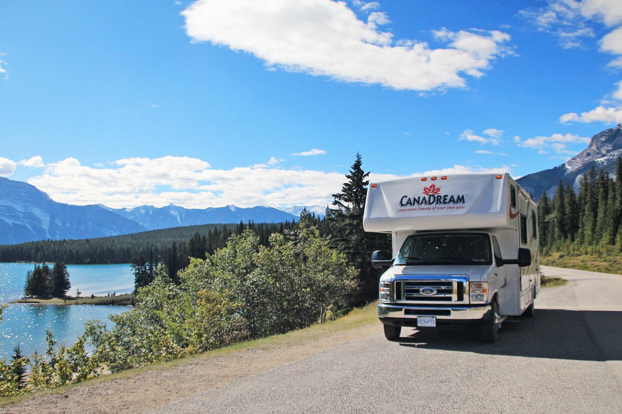Canadream motorhome exploring the lakes of Canada